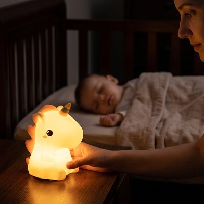 Veilleuse licorne bébé : un achat que maman adore, pendant que bébé dort paisiblement.